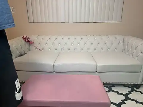 LollyInk online show from November 1, 8:51 am