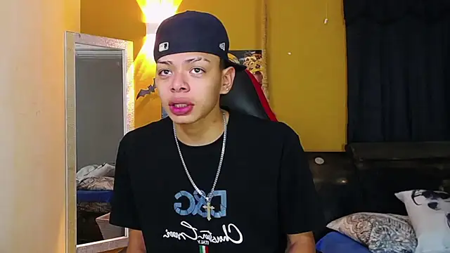 Snapshot of Harry_jhonsson chatting on December 17, 5:40 am Harry jhonsson online show from December 17, 5:40 am