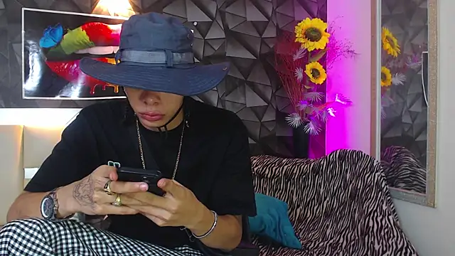 Snapshot of Harry_jhonsson chatting on March 2, 10:56 pm Harry jhonsson online show from March 2, 10:56 pm