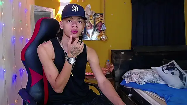 Snapshot of Harry_jhonsson chatting on December 21, 4:30 am Harry jhonsson online show from December 21, 4:30 am