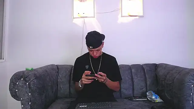 Snapshot of Harry_jhonsson chatting on February 12, 1:30 am Harry jhonsson online show from February 12, 1:30 am