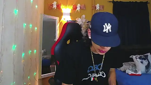 Snapshot of Harry_jhonsson chatting on December 22, 2:17 am Harry jhonsson online show from December 22, 2:17 am