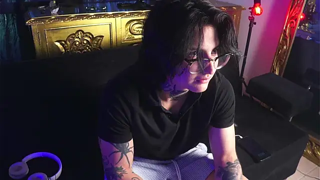 dantecoppolaa  online show from December 20, 4:04 pm