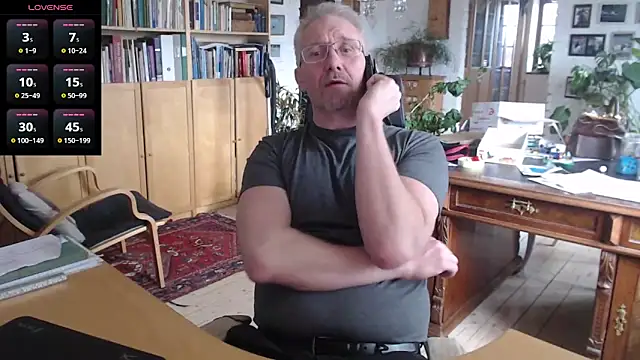 Snapshot of tom-swede chatting on January 31, 9:48 am tom-swede online show from January 31, 9:48 am