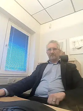 Snapshot of tom-swede chatting on March 11, 3:45 pm tom-swede online show from March 11, 3:45 pm