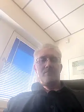 Snapshot of tom-swede chatting on March 13, 2:23 pm tom-swede online show from March 13, 2:23 pm