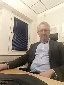 Snapshot of tom-swede chatting on January 16, 3:35 pm tom-swede online show from January 16, 3:35 pm