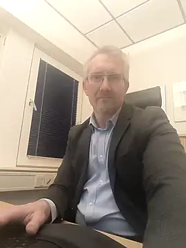 Snapshot of tom-swede chatting on January 8, 3:39 pm tom-swede online show from January 8, 3:39 pm