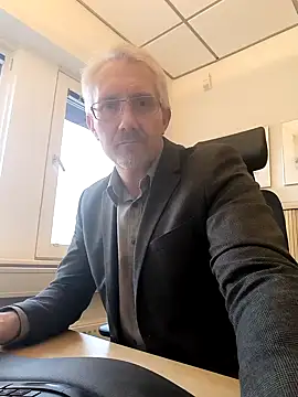 Snapshot of tom-swede chatting on October 21, 2:42 pm tom-swede online show from October 21, 2:42 pm