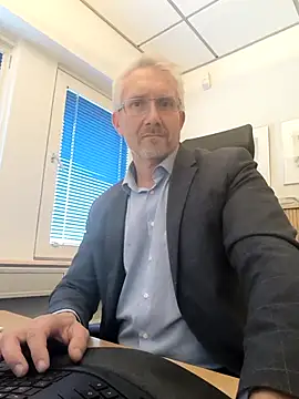 Snapshot of tom-swede chatting on October 9, 2:33 pm tom-swede online show from October 9, 2:33 pm