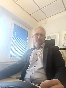 Snapshot of tom-swede chatting on December 5, 1:06 pm tom-swede online show from December 5, 1:06 pm