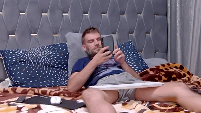 10in deluxe online show from October 8, 9:46 am