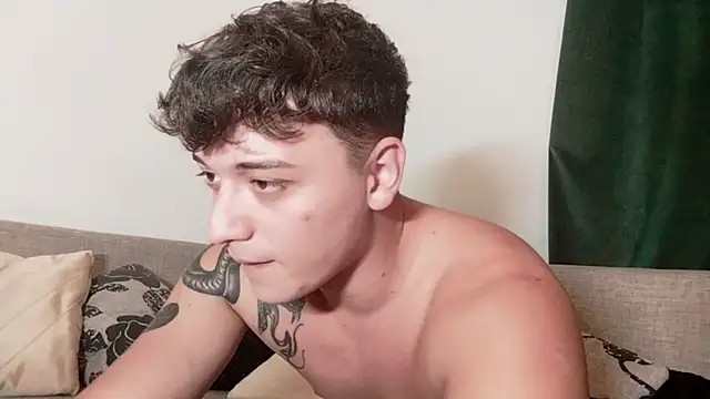 Snapshot of Joedonovan1 chatting on September 27, 8:17 pm Joedonovan1 online show from September 27, 8:17 pm