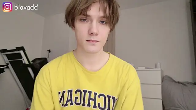 callmenineoneseven online show from May 25, 6:58 pm