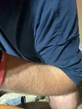 Snapshot of bigJohnson223 chatting on October 19, 7:00 am bigJohnson223 online show from October 19, 7:00 am