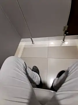 Snapshot of johny_69d@xh chatting on December 9, 6:55 am johny 69dxh online show from December 9, 6:55 am