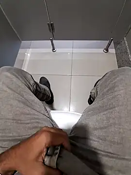 Snapshot of johny_69d@xh chatting on January 7, 7:43 am johny 69dxh online show from January 7, 7:43 am