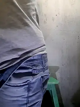 hecwil8 online show from November 17, 1:58 pm