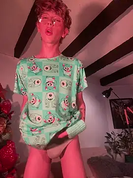 lyamthommpson online show from December 4, 8:27 pm