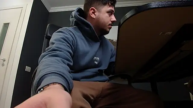 Snapshot of JoshKnights chatting on February 8, 5:40 am JoshKnights online show from February 8, 5:40 am