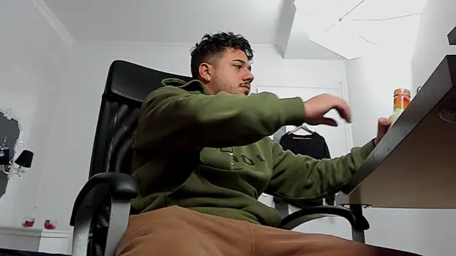 Snapshot of JoshKnights chatting on February 13, 5:58 am JoshKnights online show from February 13, 5:58 am