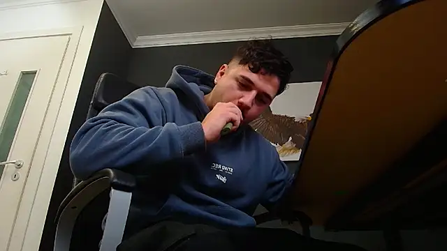 Snapshot of JoshKnights chatting on January 31, 6:35 am JoshKnights online show from January 31, 6:35 am