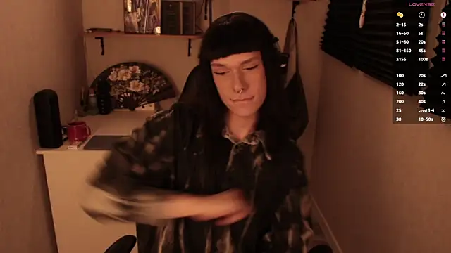 carthylovvve online show from March 3, 7:45 pm