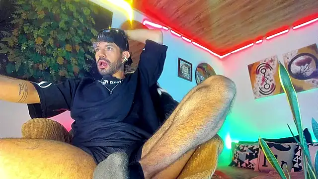 LatinMilk  online show from July 25, 11:01 pm