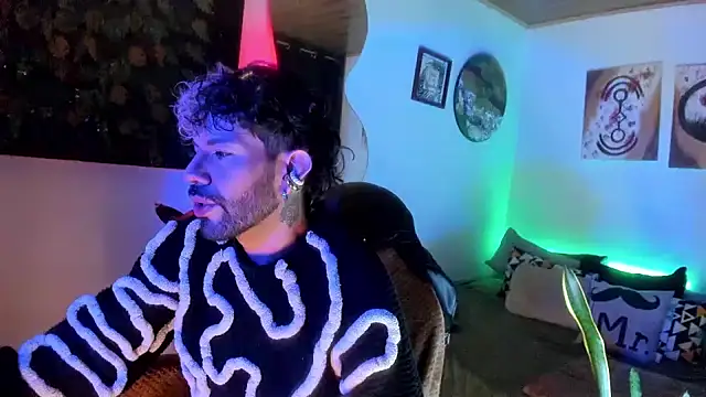 LatinMilk  online show from July 27, 11:56 pm