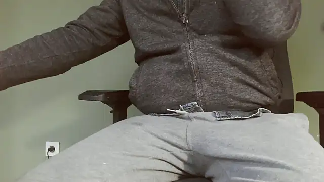 juanpalmox online show from December 6, 7:43 am