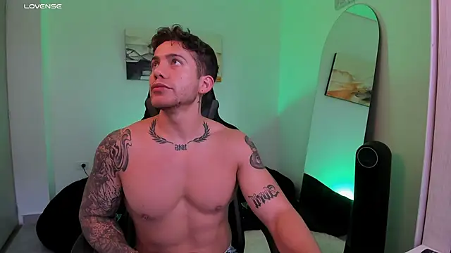 Snapshot of LucianSinclair chatting on February 9, 5:54 pm LucianSinclair online show from February 9, 5:54 pm