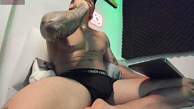 LucianSinclair online show from February 16, 3:26 am