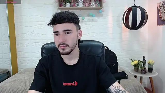 DmitriSanders online show from January 13, 11:17 pm