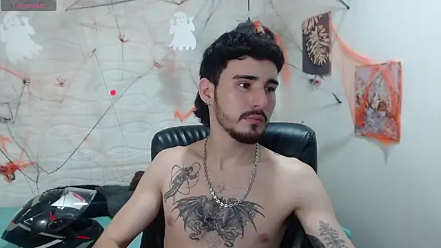 DmitriSanders online show from December 3, 12:33 am