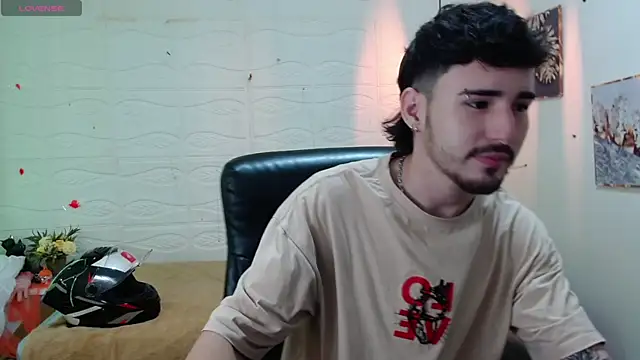 DmitriSanders online show from December 11, 8:38 pm