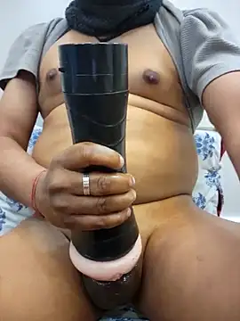 Snapshot of uttam19 chatting on February 20, 3:45 am uttam19 online show from February 20, 3:45 am