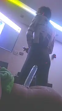 Snapshot of BodyandlegginLover chatting on September 20, 7:52 am BodyandlegginLover online show from September 20, 7:52 am