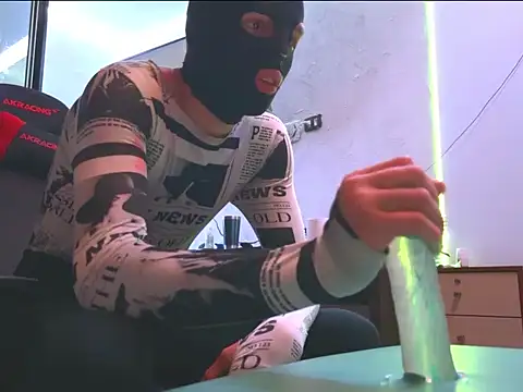 Snapshot of BodyandlegginLover chatting on September 29, 8:46 am BodyandlegginLover online show from September 29, 8:46 am