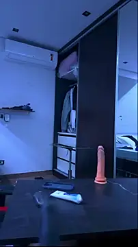 Snapshot of BodyandlegginLover chatting on October 18, 3:44 am BodyandlegginLover online show from October 18, 3:44 am