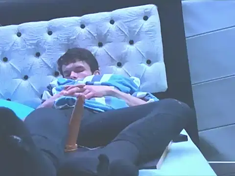 Snapshot of BodyandlegginLover chatting on October 15, 8:44 am BodyandlegginLover online show from October 15, 8:44 am