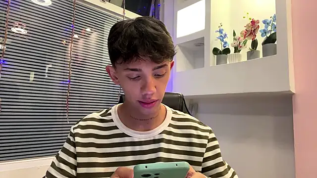 Tomy Rox online show from December 7, 4:42 am