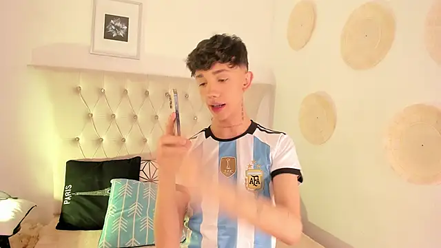 Tomy Rox online show from December 31, 6:48 am