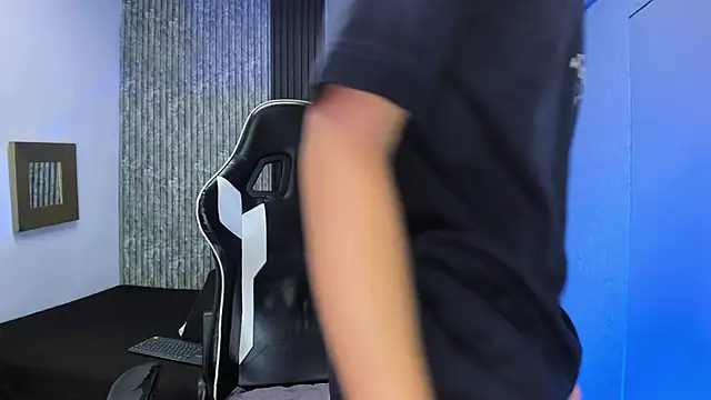 Mike 0233  online show from December 20, 4:52 am