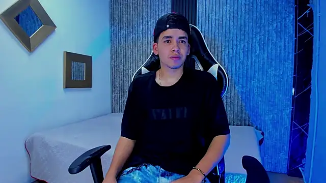 Mike 0233  online show from December 4, 4:30 am