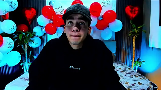 Snapshot of Mike_0233_ chatting on February 16, 5:59 am Mike 0233  online show from February 16, 5:59 am