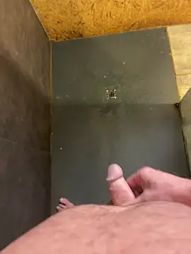 Snapshot of thestringer chatting on October 16, 2:14 pm thestringer online show from October 16, 2:14 pm