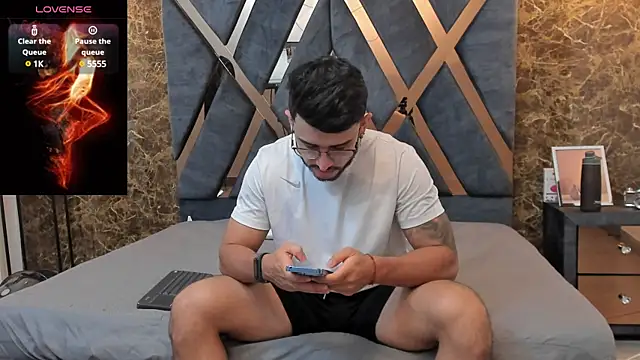 Liam Kleiin online show from December 13, 11:34 am