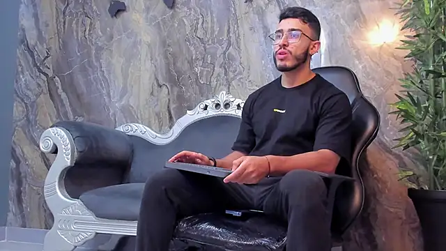 Liam Kleiin online show from February 11, 11:43 am