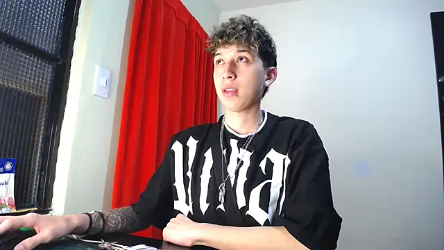 Snapshot of _Thomas_hot_ chatting on February 7, 6:56 pm  Thomas hot  online show from February 7, 6:56 pm