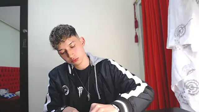 Snapshot of _Thomas_hot_ chatting on January 1, 5:33 am  Thomas hot  online show from January 1, 5:33 am